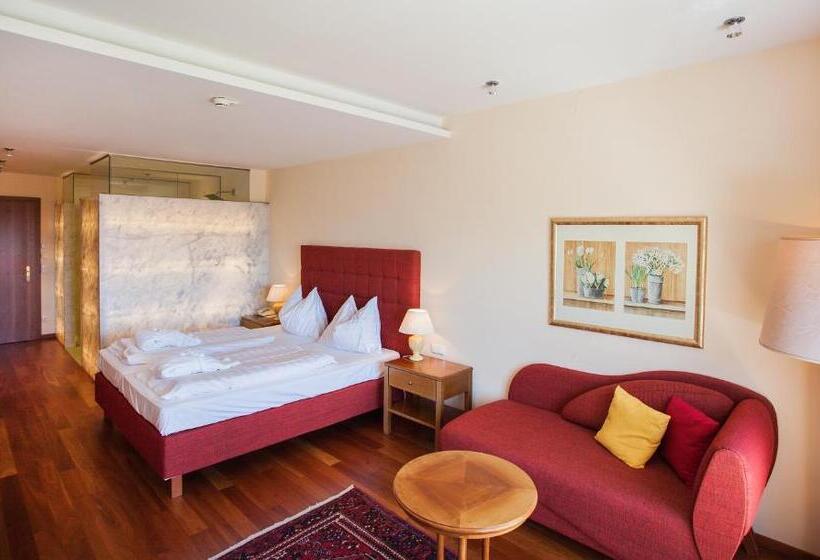 レイクビュースタンダードルーム, Hollweger