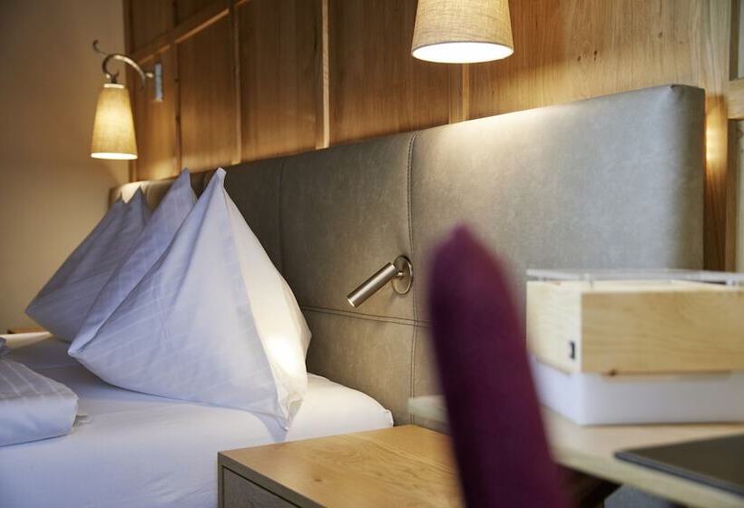 اتاق سوپریور, Innsbruck