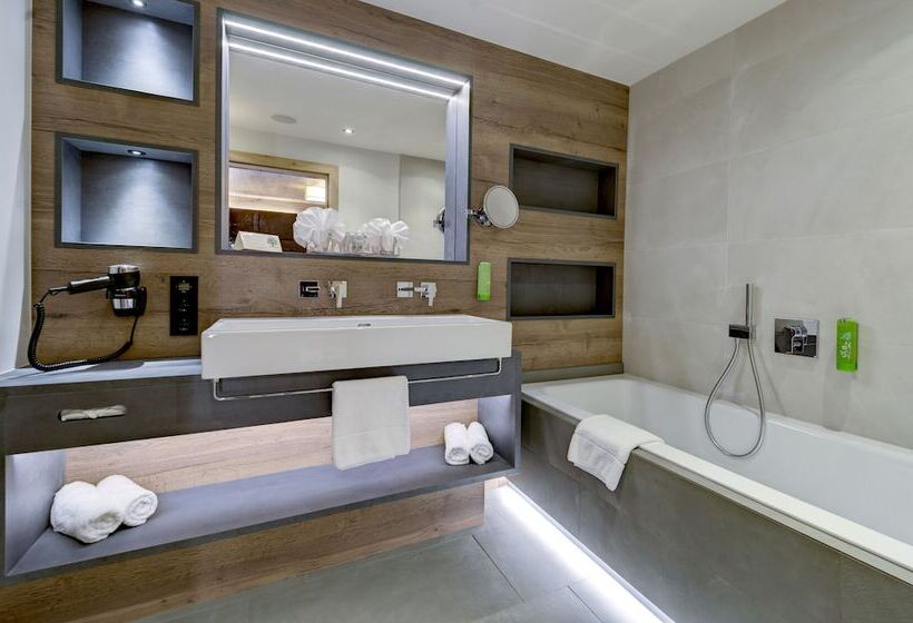 小型豪华套房, Kendler