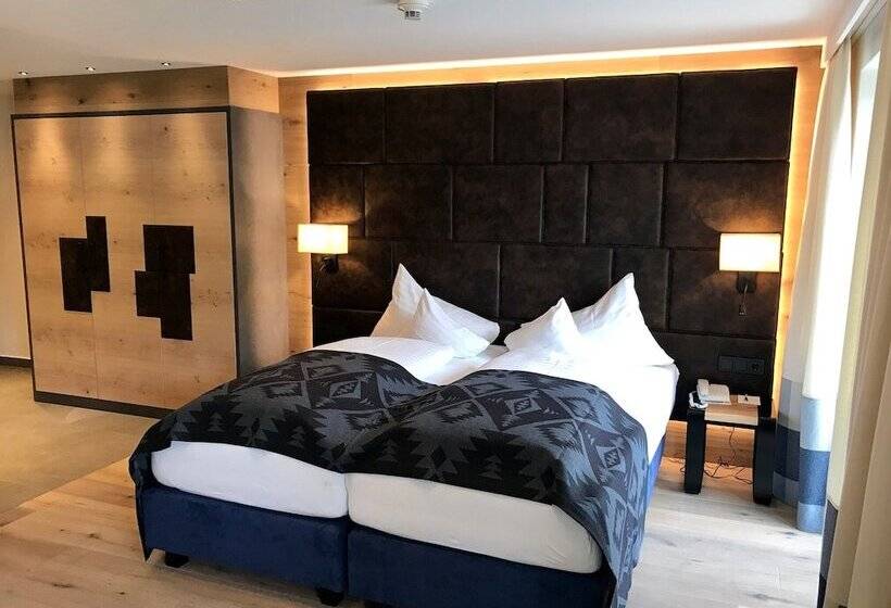 小型豪华套房, Kendler