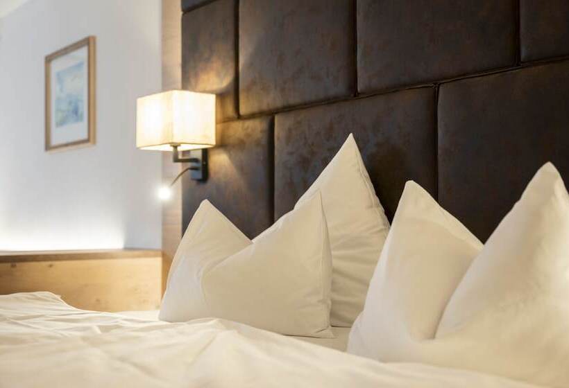 小型豪华套房, Kendler