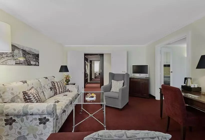 سوئیت جونیور با چشم‌انداز کوهستان, Lebenberg Schlosshotel Kitzbühel