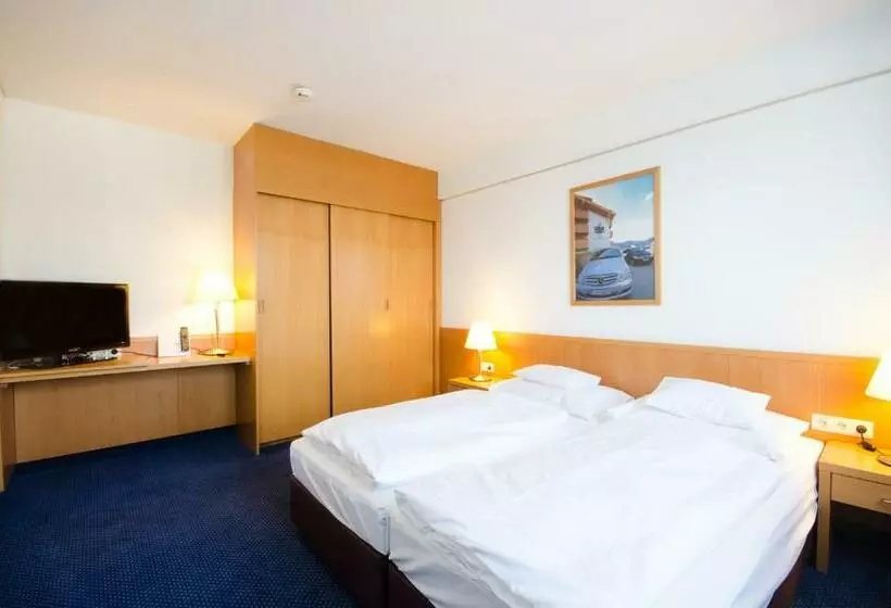 سوییت جونیور, Strudlhof Vienna