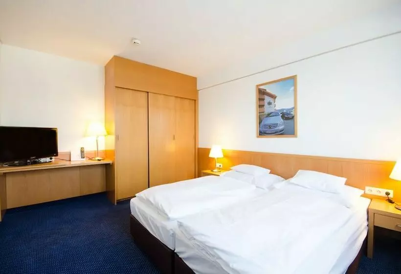 سوییت جونیور, Strudlhof Vienna