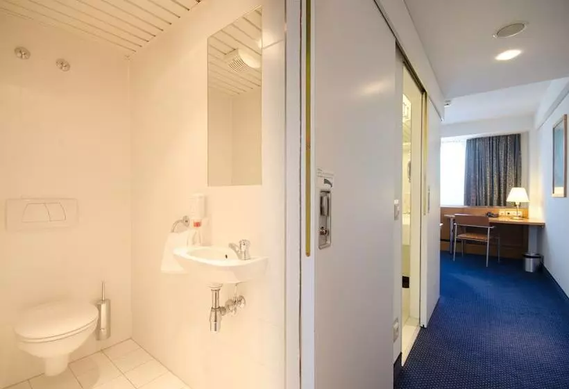 سوییت جونیور, Strudlhof Vienna