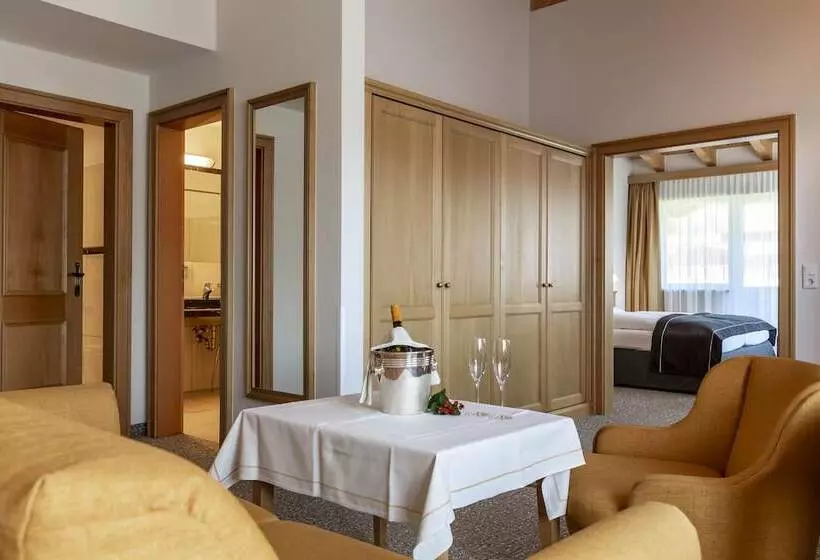 سوئیت جونیور با چشم‌انداز کوهستان, Parkhotel Seefeld