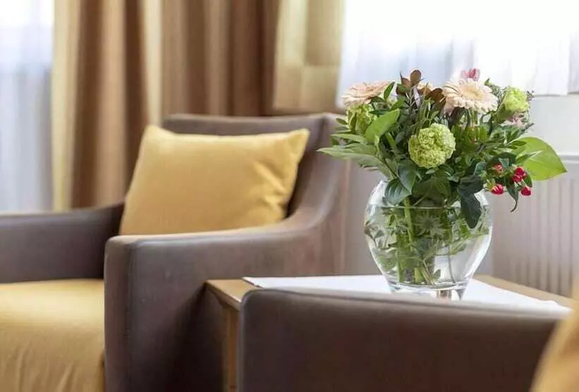 سوئیت جونیور با چشم‌انداز کوهستان, Parkhotel Seefeld