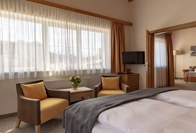 سوئیت جونیور با چشم‌انداز کوهستان, Parkhotel Seefeld