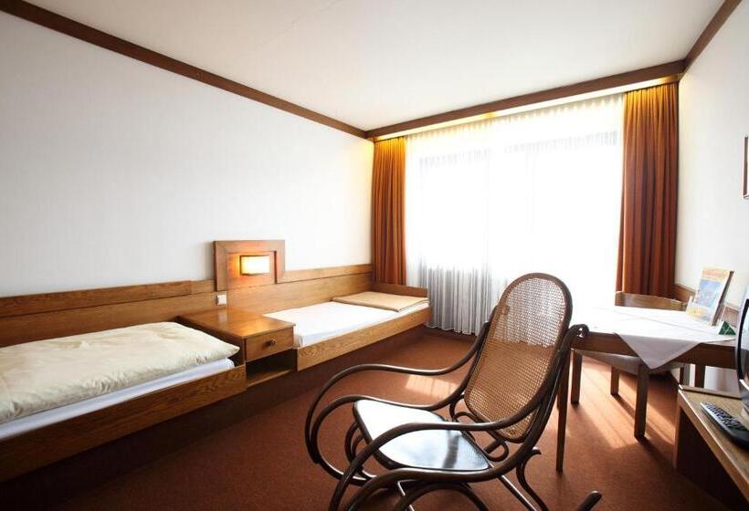 غرفة قياسية فردية, Post Karlon