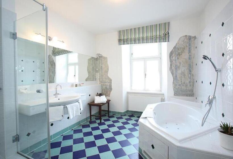 جناح مزود بجاكوزى, Post Karlon