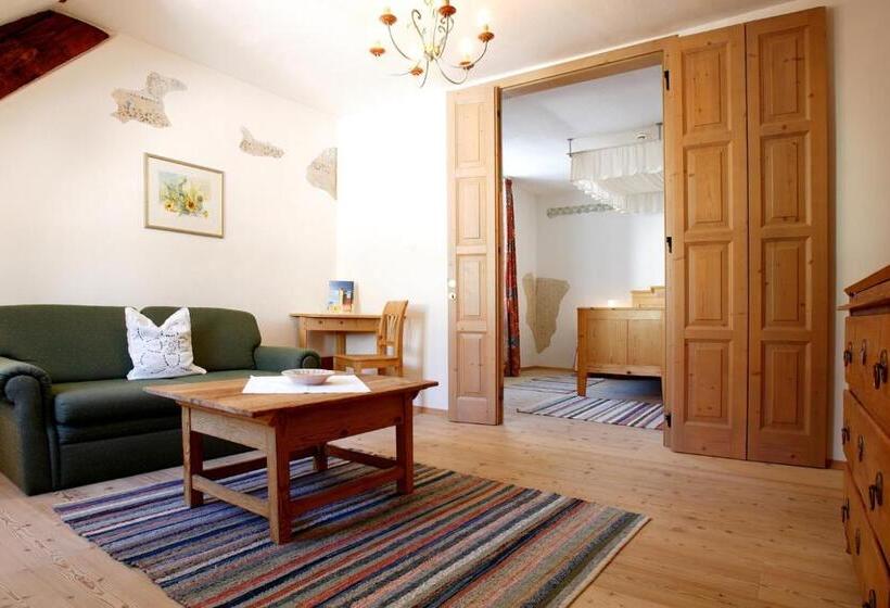 غرفة ديلوكس عائلية, Post Karlon