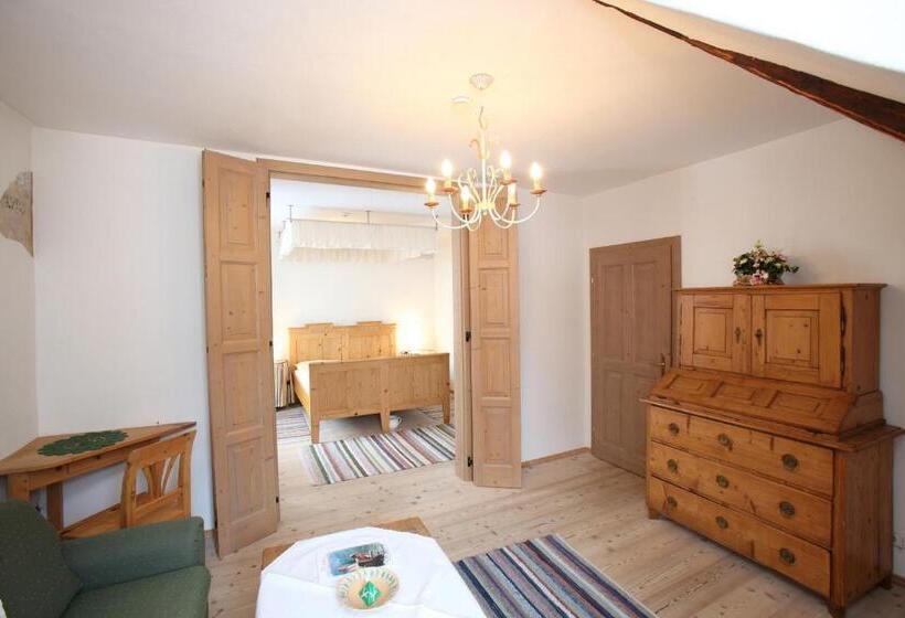 غرفة ديلوكس عائلية, Post Karlon