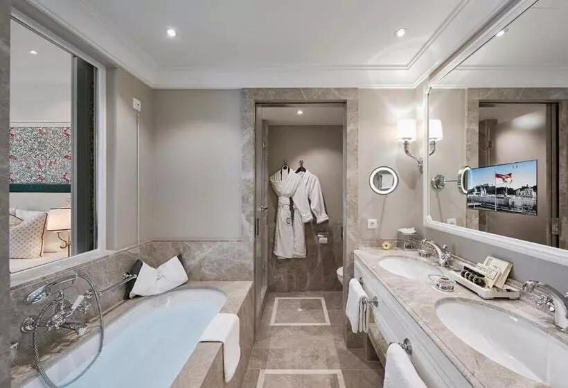 Junior suite with river view