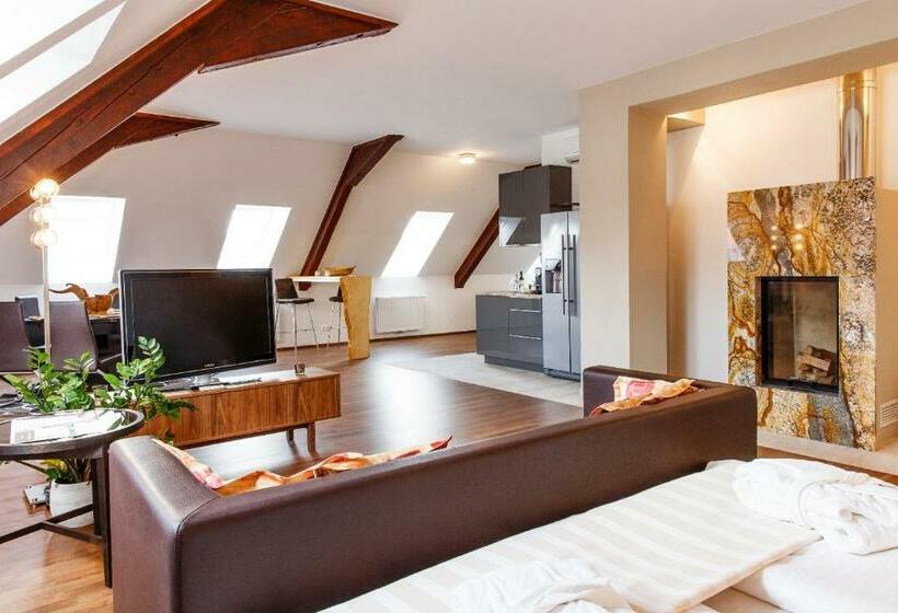 Номер Стандарт, Sandwirth