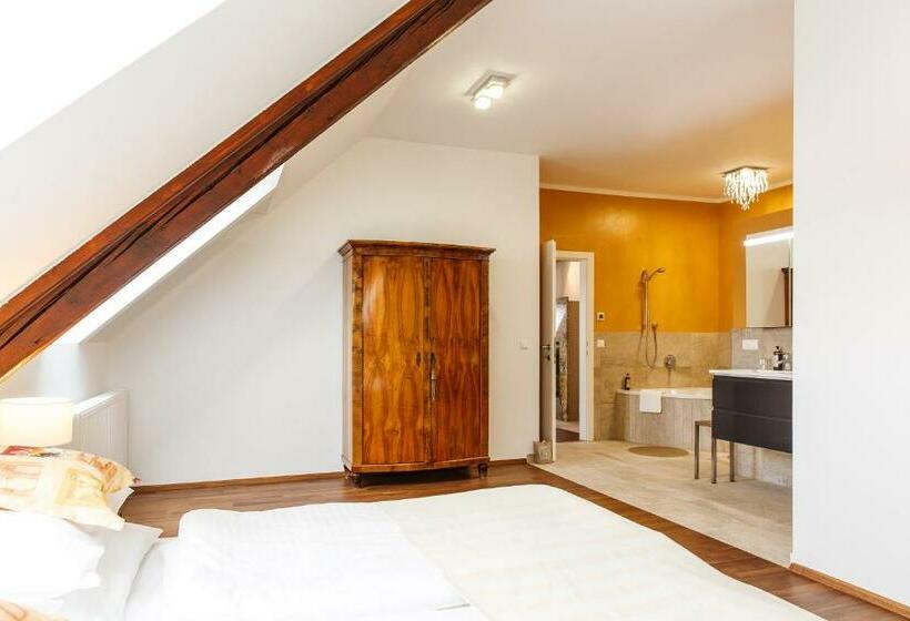 스탠다드 룸, Sandwirth