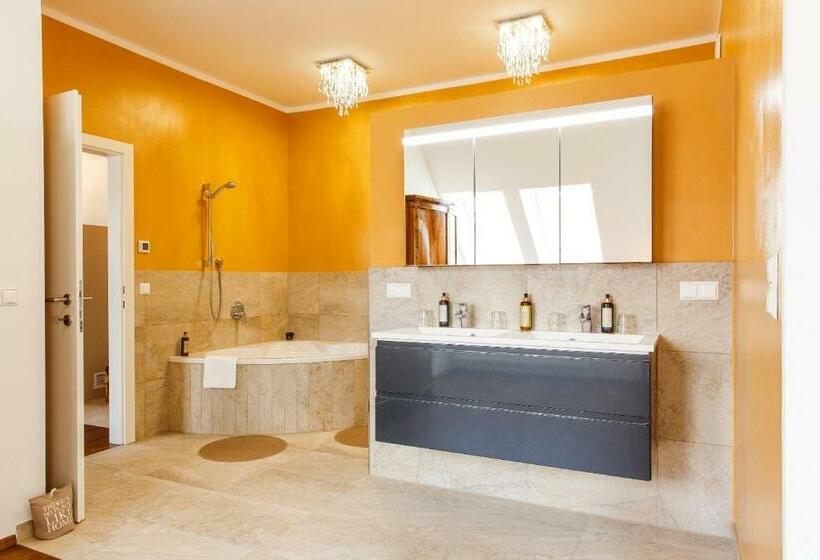 Номер Стандарт, Sandwirth