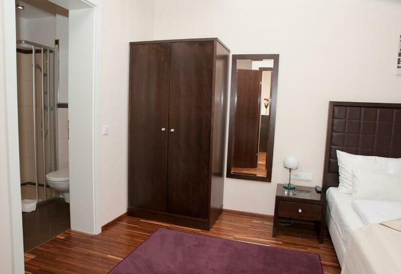 Люкс с Балконом, Sandwirth