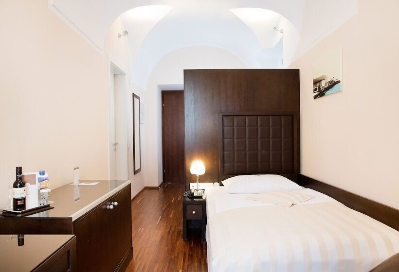 Номер Стандарт Индивидуальный, Sandwirth