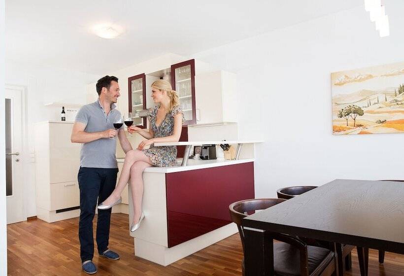 Апартаменты 1 Спальня, Sandwirth