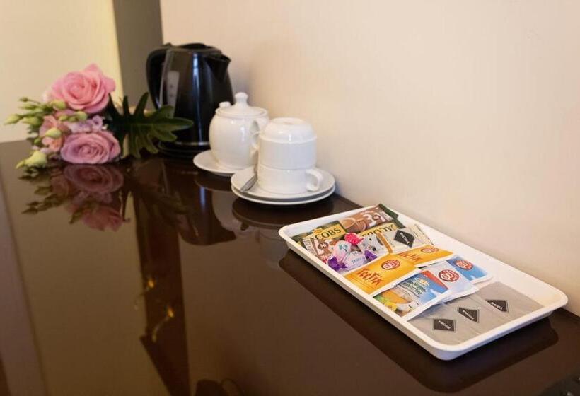 اتاق استاندارد سه نفره, Viktoria Schonbrunn