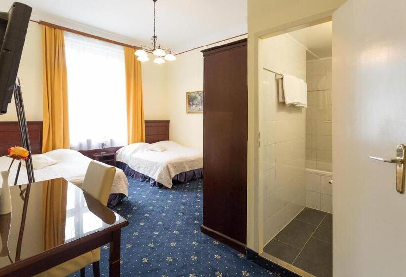 اتاق استاندارد چهار تخته, Viktoria Schonbrunn