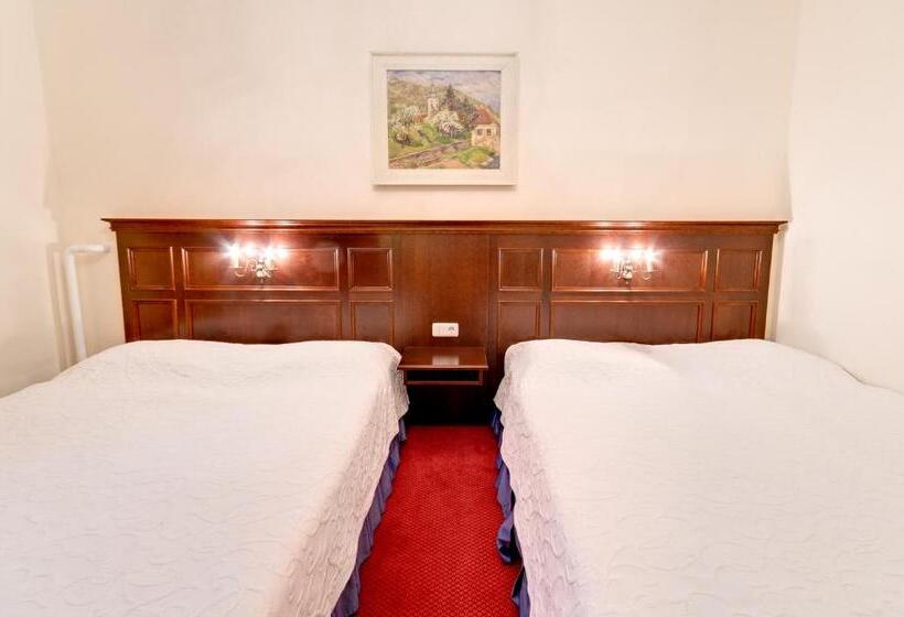 اتاق استاندارد چهار تخته, Viktoria Schonbrunn