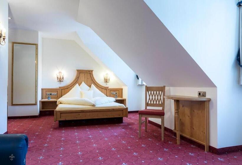 Quarto Estandar, Alte Post