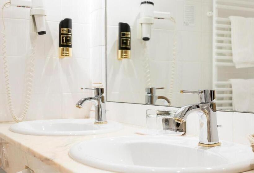 סוויטת ג'וניור, Alte Post