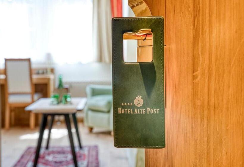 חדר דלוקס, Alte Post