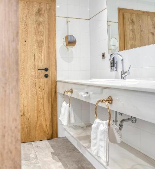 חדר דלוקס, Alte Post