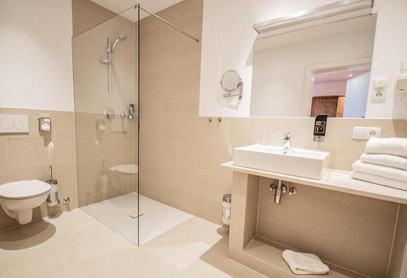 带阳台的高级房间, Wilder Mann