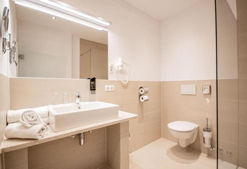 带阳台的高级房间, Wilder Mann