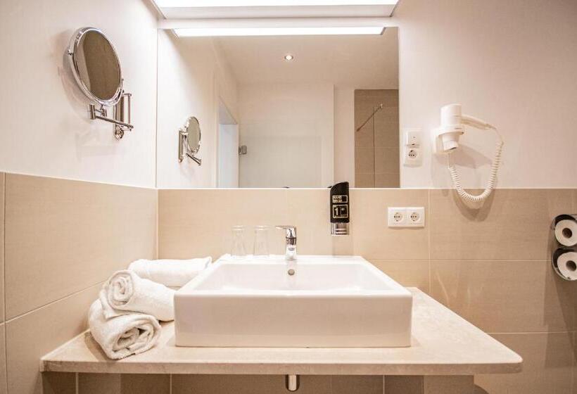 带阳台的高级房间, Wilder Mann