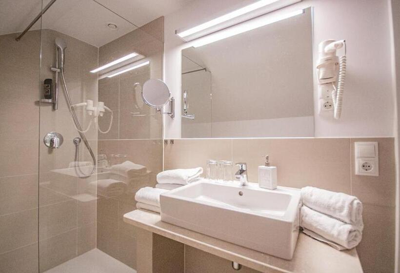 高级家庭房间, Wilder Mann