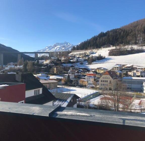 高级家庭房间, Wilder Mann