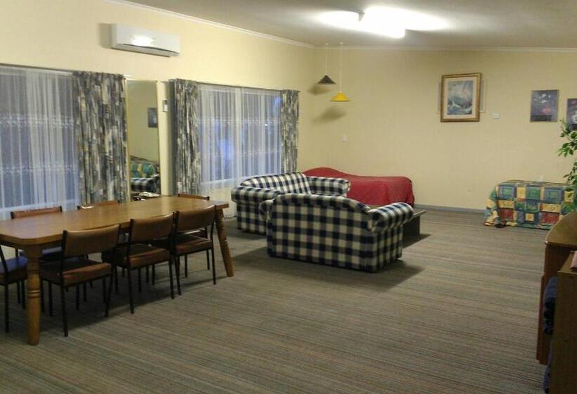 침실 4개 아파트, Avalon Motel