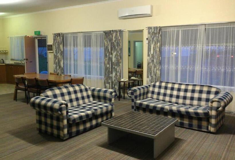 침실 4개 아파트, Avalon Motel