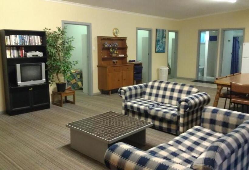 침실 4개 아파트, Avalon Motel