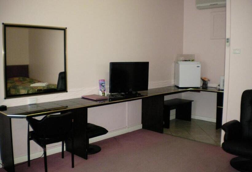 디럭스 패밀리 룸, Avalon Motel