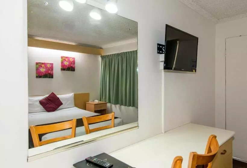 اتاق اکونومی, Coral Sands Motel