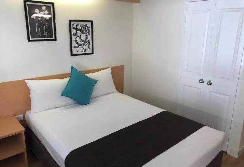 اتاق اکونومی, Coral Sands Motel