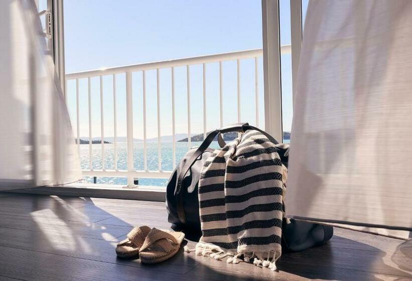 디럭스 룸 킹사이즈 침대, Daydream Island Resort