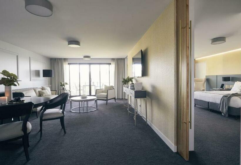 מיטת קינג בסוויטה, Daydream Island Resort