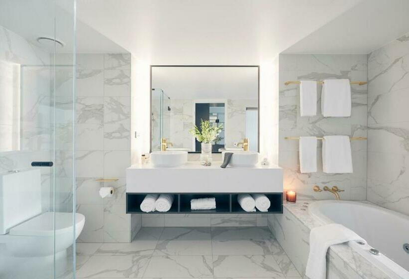 מיטת קינג בסוויטה, Daydream Island Resort