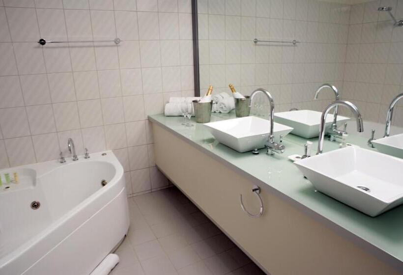 Номер Deluxe Кровать Кинг, Beau Monde International