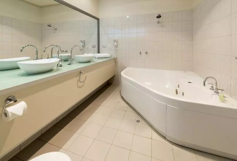 デラックススイート, Beau Monde International