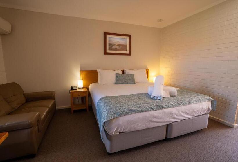 اتاق اجرایی با تخت بزرگ, Hospitality Carnarvon, Surestay Collection By Best Western