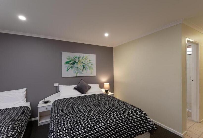 Camera Deluxe, Keilor Motor Inn