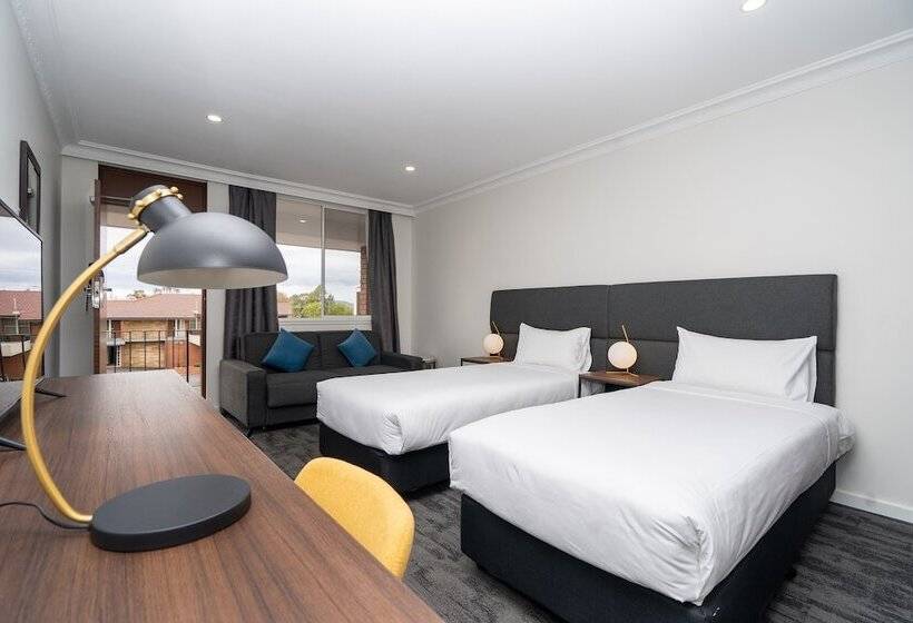 استودیوی استاندارد, Littomore Suites Bathurst