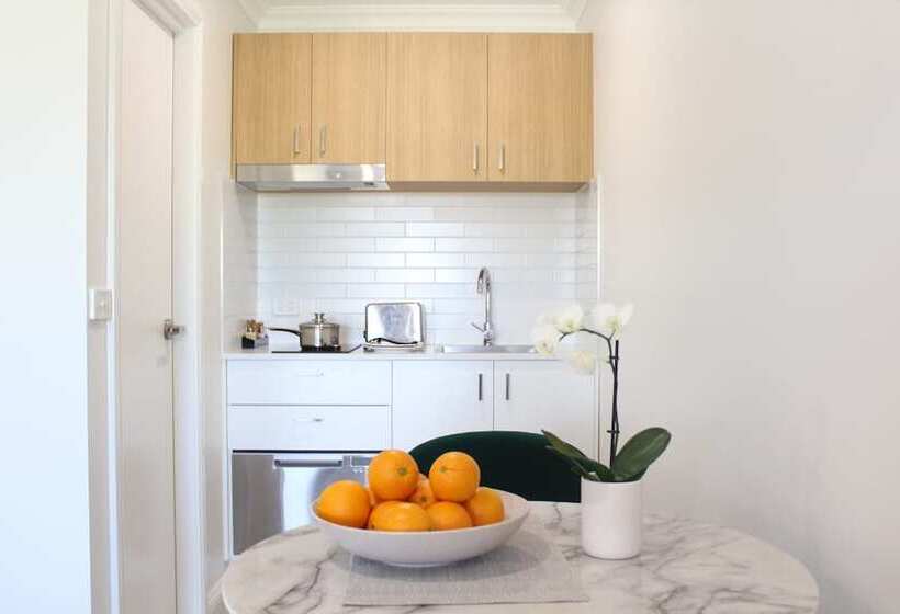 استودیوی استاندارد, Littomore Suites Bathurst